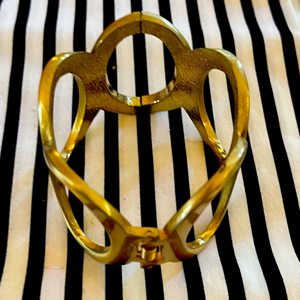 Wide gold bangle bracelet! Very stylish, excellent condition!